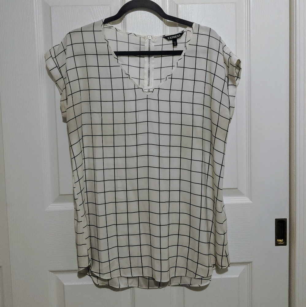 🔲 Express Black + White Grid V-Neck Blouse Top 🔲